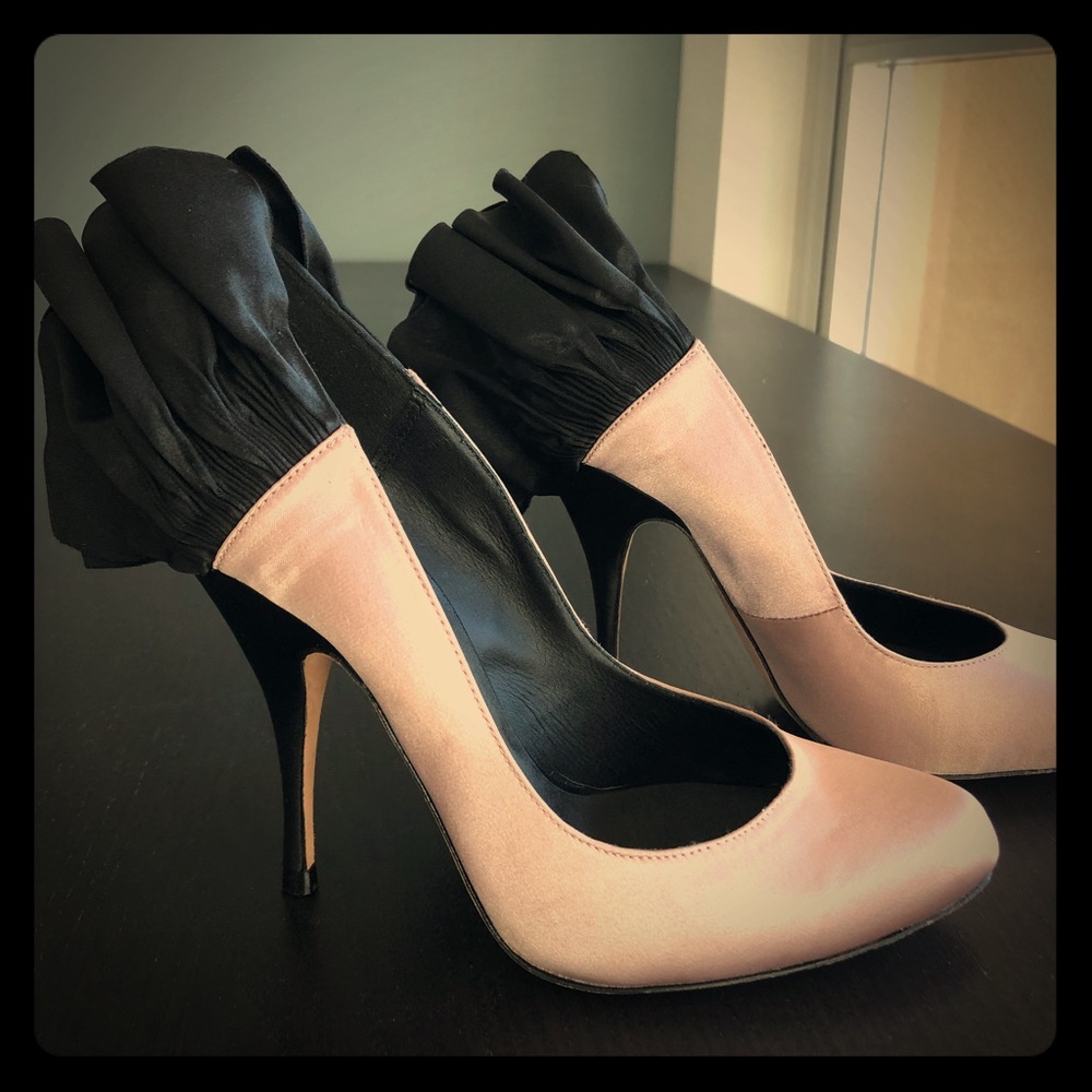 Karen Millen ruffled heel satin pumps